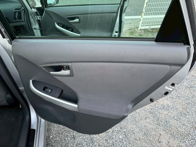 プリウス Ｓ　雹害車／ビルトインＥＴＣ／ステアリングリモコン／電動格納ミラー／ＣＤ／ＡＵＸ／（54枚目）