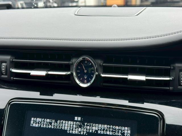 クアトロポルテ Ｓ　現行フェイス仕様／ＤＣフォージド２０ＩＮＣＨＩホイール／サンルーフ／ハーマンカードン／可変バルブリモコン／アップルカープレイ／ベンチレーション／シートヒーター／Ｂｌｕｅｔｏｏｔｈ／（32枚目）