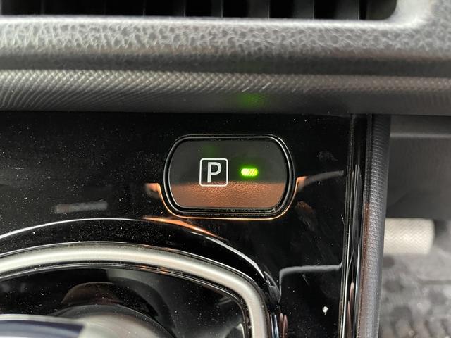 ノア ハイブリッドＳｉ　純正メモリナビ　バックカメラ　衝突被害軽減システム　車線逸脱警報　クルーズコントロール　フリップダウンモニター　両側パワースライドドア　横滑り防止　ＥＴＣ　ＬＥＤヘッドライト　フォグランプ（45枚目）