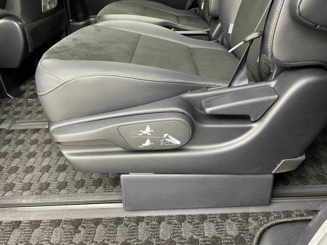 ノア ハイブリッドＳｉ　純正メモリナビ　バックカメラ　衝突被害軽減システム　車線逸脱警報　クルーズコントロール　フリップダウンモニター　両側パワースライドドア　横滑り防止　ＥＴＣ　ＬＥＤヘッドライト　フォグランプ（53枚目）