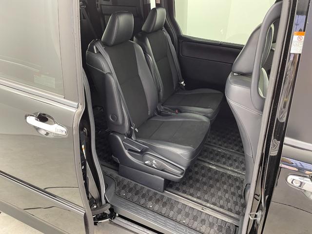 ノア ハイブリッドＳｉ　純正メモリナビ　バックカメラ　衝突被害軽減システム　車線逸脱警報　クルーズコントロール　フリップダウンモニター　両側パワースライドドア　横滑り防止　ＥＴＣ　ＬＥＤヘッドライト　フォグランプ（54枚目）