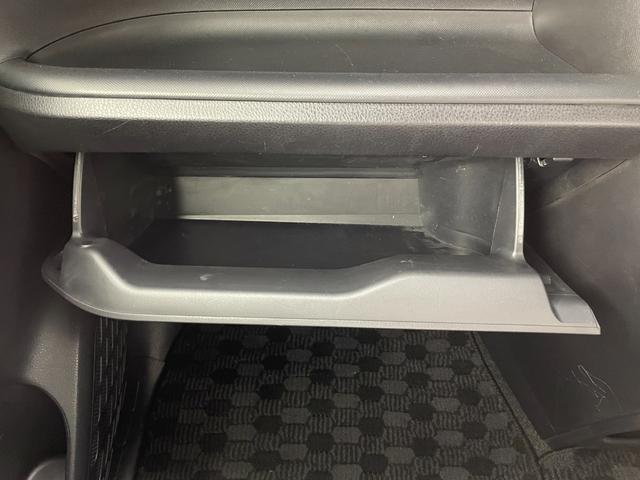 ノア ハイブリッドＳｉ　純正メモリナビ　バックカメラ　衝突被害軽減システム　車線逸脱警報　クルーズコントロール　フリップダウンモニター　両側パワースライドドア　横滑り防止　ＥＴＣ　ＬＥＤヘッドライト　フォグランプ（55枚目）