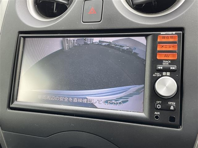 ノート Ｘ　エアロスタイルエマージェンシーブレーキパッケージ　純正メモリナビ／フルセグＴＶ／Ｂｌｕｅｔｏｏｔｈ／ＣＤ／ＤＶＤ／ＦＭ／ＡＭ／バックカメラ／衝突被害軽減システム／車線逸脱警報／横滑り防止装置／ＥＴＣ／アイドリングストップ／電動格納ミラー／禁煙車（3枚目）