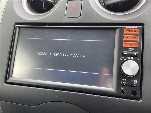 ノート Ｘ　エアロスタイルエマージェンシーブレーキパッケージ　純正メモリナビ／フルセグＴＶ／Ｂｌｕｅｔｏｏｔｈ／ＣＤ／ＤＶＤ／ＦＭ／ＡＭ／バックカメラ／衝突被害軽減システム／車線逸脱警報／横滑り防止装置／ＥＴＣ／アイドリングストップ／電動格納ミラー／禁煙車（4枚目）