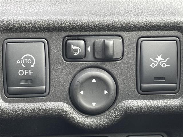 ノート Ｘ　エアロスタイルエマージェンシーブレーキパッケージ　純正メモリナビ／フルセグＴＶ／Ｂｌｕｅｔｏｏｔｈ／ＣＤ／ＤＶＤ／ＦＭ／ＡＭ／バックカメラ／衝突被害軽減システム／車線逸脱警報／横滑り防止装置／ＥＴＣ／アイドリングストップ／電動格納ミラー／禁煙車（13枚目）