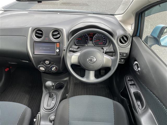 ノート Ｘ　エアロスタイルエマージェンシーブレーキパッケージ　純正メモリナビ／フルセグＴＶ／Ｂｌｕｅｔｏｏｔｈ／ＣＤ／ＤＶＤ／ＦＭ／ＡＭ／バックカメラ／衝突被害軽減システム／車線逸脱警報／横滑り防止装置／ＥＴＣ／アイドリングストップ／電動格納ミラー／禁煙車（17枚目）