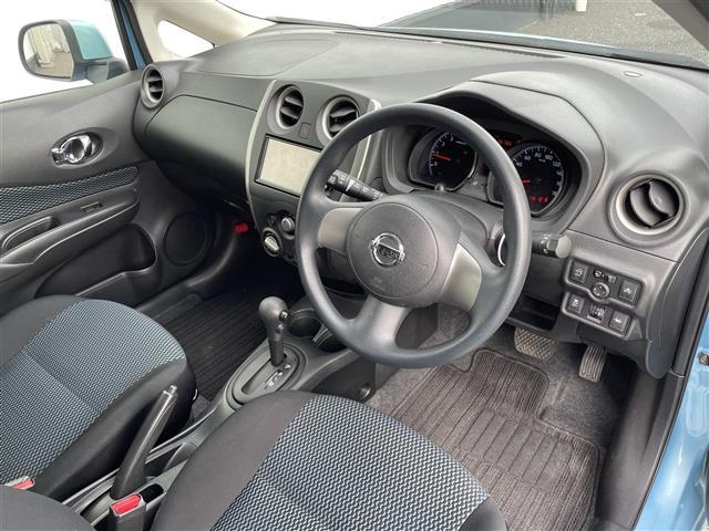 ノート Ｘ　エアロスタイルエマージェンシーブレーキパッケージ　純正メモリナビ／フルセグＴＶ／Ｂｌｕｅｔｏｏｔｈ／ＣＤ／ＤＶＤ／ＦＭ／ＡＭ／バックカメラ／衝突被害軽減システム／車線逸脱警報／横滑り防止装置／ＥＴＣ／アイドリングストップ／電動格納ミラー／禁煙車（18枚目）