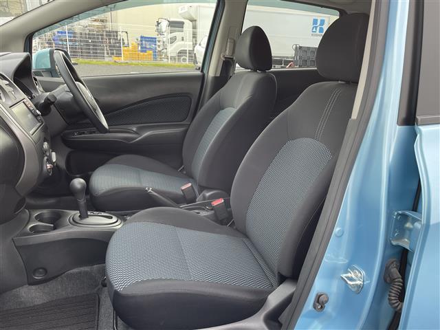 ノート Ｘ　エアロスタイルエマージェンシーブレーキパッケージ　純正メモリナビ／フルセグＴＶ／Ｂｌｕｅｔｏｏｔｈ／ＣＤ／ＤＶＤ／ＦＭ／ＡＭ／バックカメラ／衝突被害軽減システム／車線逸脱警報／横滑り防止装置／ＥＴＣ／アイドリングストップ／電動格納ミラー／禁煙車（20枚目）
