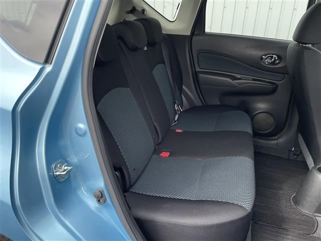 ノート Ｘ　エアロスタイルエマージェンシーブレーキパッケージ　純正メモリナビ／フルセグＴＶ／Ｂｌｕｅｔｏｏｔｈ／ＣＤ／ＤＶＤ／ＦＭ／ＡＭ／バックカメラ／衝突被害軽減システム／車線逸脱警報／横滑り防止装置／ＥＴＣ／アイドリングストップ／電動格納ミラー／禁煙車（21枚目）