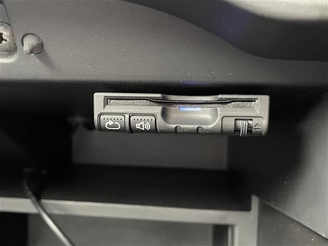 ノート Ｘ　エアロスタイルエマージェンシーブレーキパッケージ　純正メモリナビ／フルセグＴＶ／Ｂｌｕｅｔｏｏｔｈ／ＣＤ／ＤＶＤ／ＦＭ／ＡＭ／バックカメラ／衝突被害軽減システム／車線逸脱警報／横滑り防止装置／ＥＴＣ／アイドリングストップ／電動格納ミラー／禁煙車（26枚目）