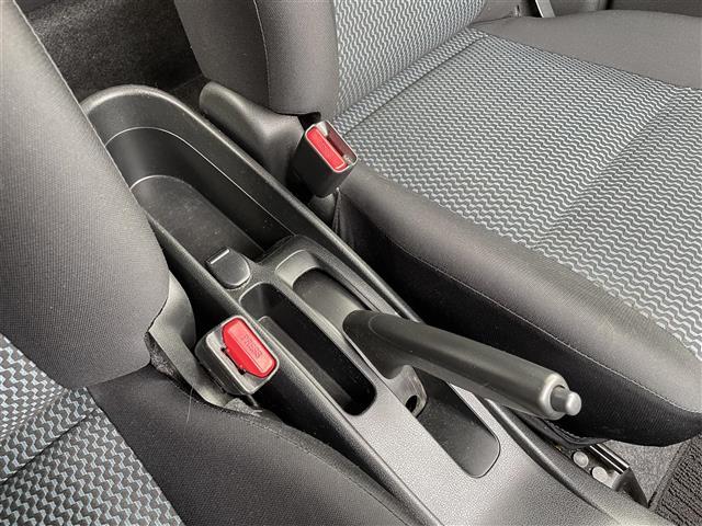 ノート Ｘ　エアロスタイルエマージェンシーブレーキパッケージ　純正メモリナビ／フルセグＴＶ／Ｂｌｕｅｔｏｏｔｈ／ＣＤ／ＤＶＤ／ＦＭ／ＡＭ／バックカメラ／衝突被害軽減システム／車線逸脱警報／横滑り防止装置／ＥＴＣ／アイドリングストップ／電動格納ミラー／禁煙車（27枚目）