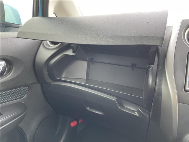 ノート Ｘ　エアロスタイルエマージェンシーブレーキパッケージ　純正メモリナビ／フルセグＴＶ／Ｂｌｕｅｔｏｏｔｈ／ＣＤ／ＤＶＤ／ＦＭ／ＡＭ／バックカメラ／衝突被害軽減システム／車線逸脱警報／横滑り防止装置／ＥＴＣ／アイドリングストップ／電動格納ミラー／禁煙車（28枚目）