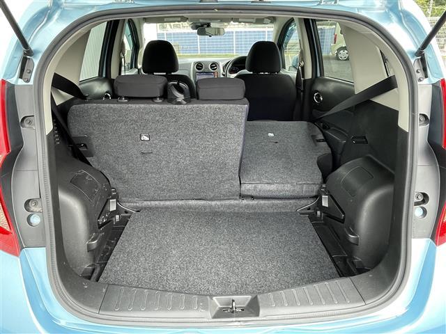 ノート Ｘ　エアロスタイルエマージェンシーブレーキパッケージ　純正メモリナビ／フルセグＴＶ／Ｂｌｕｅｔｏｏｔｈ／ＣＤ／ＤＶＤ／ＦＭ／ＡＭ／バックカメラ／衝突被害軽減システム／車線逸脱警報／横滑り防止装置／ＥＴＣ／アイドリングストップ／電動格納ミラー／禁煙車（31枚目）
