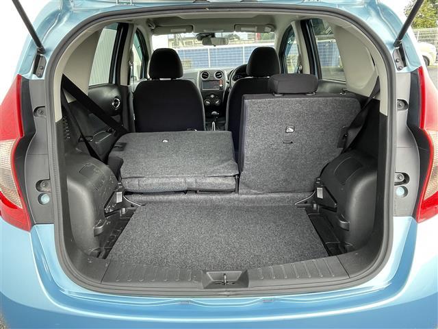 ノート Ｘ　エアロスタイルエマージェンシーブレーキパッケージ　純正メモリナビ／フルセグＴＶ／Ｂｌｕｅｔｏｏｔｈ／ＣＤ／ＤＶＤ／ＦＭ／ＡＭ／バックカメラ／衝突被害軽減システム／車線逸脱警報／横滑り防止装置／ＥＴＣ／アイドリングストップ／電動格納ミラー／禁煙車（33枚目）