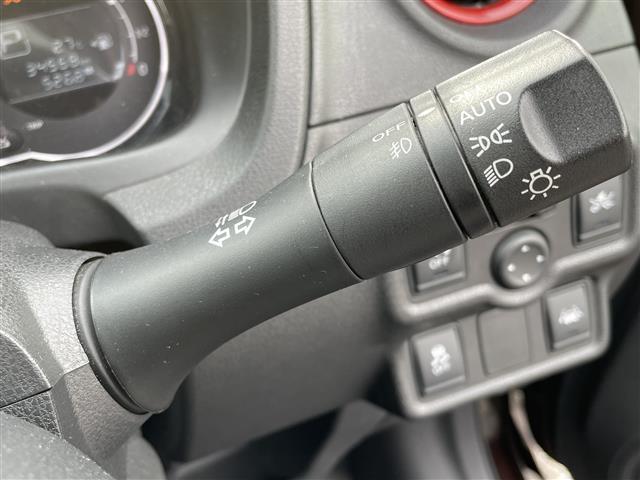 ノート メダリスト　エマージェンシーブレーキパッケージ　純正７インチナビ／エマージェンシーブレーキ／全周囲カメラ／衝突被害軽減システム／車線逸脱警報／ハーフレザーシート／横滑り防止装置／ＥＴＣ／アイドリングストップ／オートライト／純正１５インチＡＷ／禁煙車（12枚目）