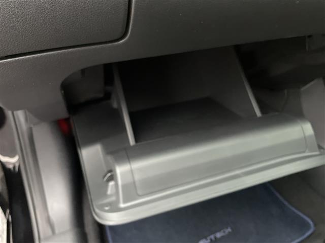 ノート オーテック　純正９インチナビフルセグＴＶ／全周囲カメラ／純正ドライブレコーダー／ブラインドスポットモニター／置くだけ充電／デジタルインナーミラー／衝突被害軽減システム／オーテック１６インチＡＷ／禁煙車（35枚目）