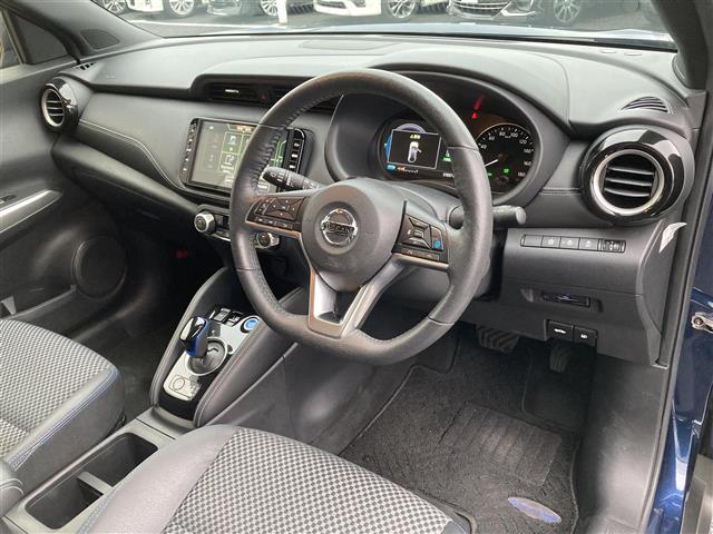 キックス Ｘ　純正９インチナビ／プロパイロット／全周囲カメラ／ナビ連動ドライブレコーダー／ブラインドスポットモニター／衝突被害軽減システム／ステアリングヒーター／デジタルインナーミラー／シートヒーター／純正１７ＡＷ（16枚目）