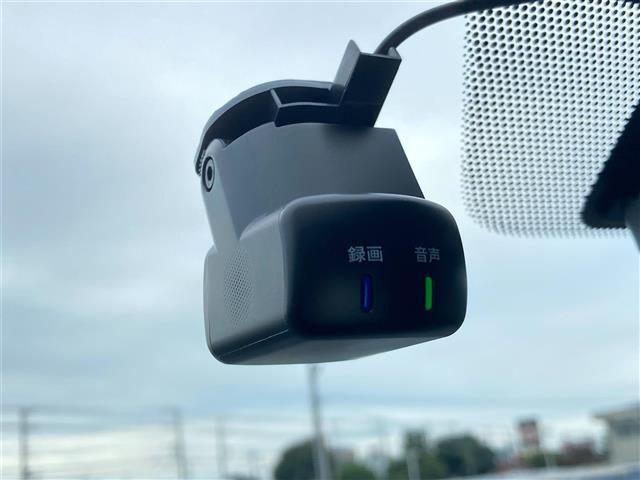 キックス Ｘ　純正９インチナビ／プロパイロット／全周囲カメラ／ナビ連動ドライブレコーダー／ブラインドスポットモニター／衝突被害軽減システム／ステアリングヒーター／デジタルインナーミラー／シートヒーター／純正１７ＡＷ（17枚目）