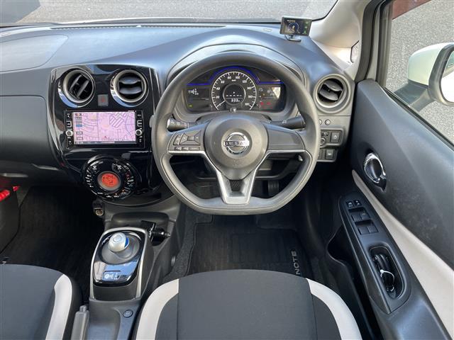 ノート e-パワー X 純正メモリナビ/フルセグTV/全周囲カメラ/デジタルインナーミラー/ドライブレコーダー前後/衝突被害軽減システム/車線逸脱警報/横滑り防止装置/ETC/禁煙車(12枚目)