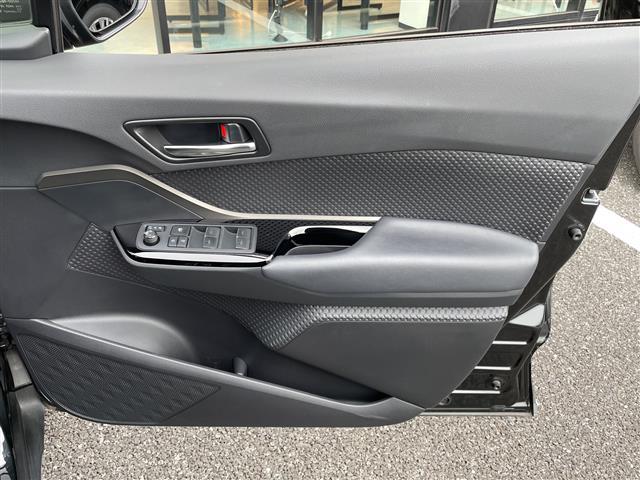 C-HR G モード ネロ セーフティプラスIII 純正8インチナビ/前後ドライブレコーダー/全周囲カメラ/ブラインドスポットモニター/ビルトインETC2.0/レーダークルーズコントロール/ハーフレザーシート/シートヒーター/純正18インチAW/禁煙車(30枚目)