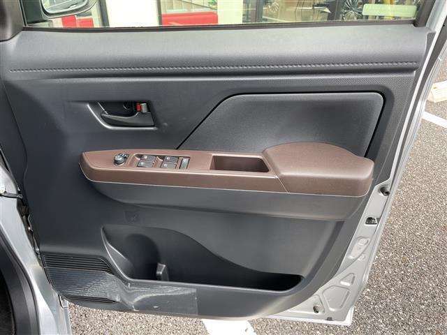 ルーミー G-T 純正メモリナビ/フルセグTV/バックカメラ/ドライブレコーダー/衝突被害軽減システム/クルーズコントロール/両側パワースライドドア/横滑り防止装置/ビルトインETC/禁煙車☆ドライブレ(32枚目)