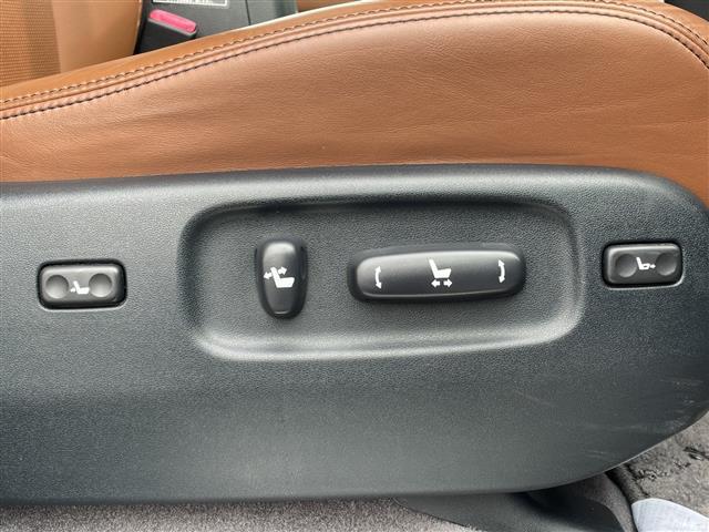 ランドクルーザー ZX ブルーノクロス サンルーフ/フリップダウンモニター/エアサス/純正HDDナビ/全周囲カメラ/デジタルインナーミラー/パーキングアシスト/エアーシート/バック・フロント・サイドカメラ/ウッドステアリング/冷蔵庫/(16枚目)