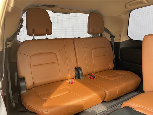 ランドクルーザー ZX ブルーノクロス サンルーフ/フリップダウンモニター/エアサス/純正HDDナビ/全周囲カメラ/デジタルインナーミラー/パーキングアシスト/エアーシート/バック・フロント・サイドカメラ/ウッドステアリング/冷蔵庫/(24枚目)