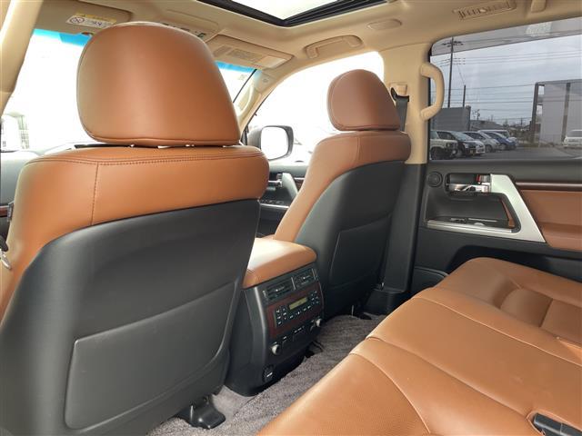 ランドクルーザー ZX ブルーノクロス サンルーフ/フリップダウンモニター/エアサス/純正HDDナビ/全周囲カメラ/デジタルインナーミラー/パーキングアシスト/エアーシート/バック・フロント・サイドカメラ/ウッドステアリング/冷蔵庫/(26枚目)