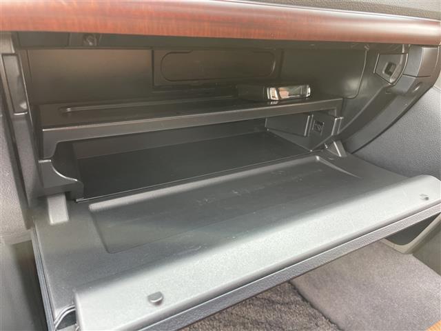 ランドクルーザー ZX ブルーノクロス サンルーフ/フリップダウンモニター/エアサス/純正HDDナビ/全周囲カメラ/デジタルインナーミラー/パーキングアシスト/エアーシート/バック・フロント・サイドカメラ/ウッドステアリング/冷蔵庫/(31枚目)