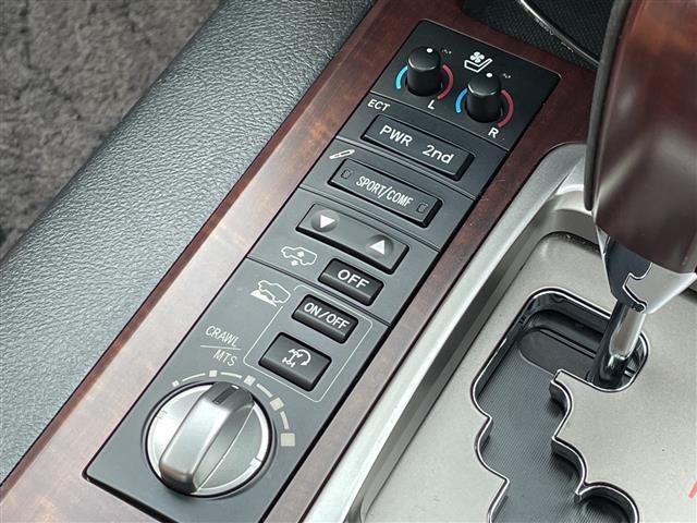 ランドクルーザー ZX ブルーノクロス サンルーフ/フリップダウンモニター/エアサス/純正HDDナビ/全周囲カメラ/デジタルインナーミラー/パーキングアシスト/エアーシート/バック・フロント・サイドカメラ/ウッドステアリング/冷蔵庫/(33枚目)