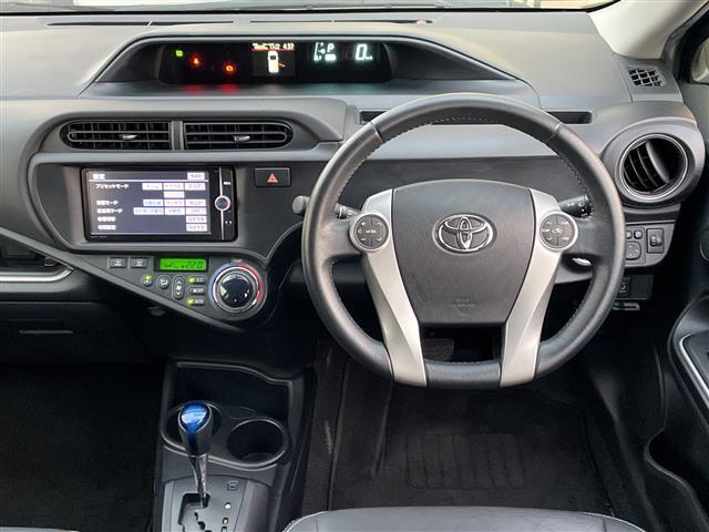 アクア Gブラックソフトレザーセレクション 純正メモリナビ/フルセグTV/バックカメラ/ルーフラッピング/レザーシート/ETC/アイドリングストップ/オートライト/ウィンカーミラー/電動格納ミラー/社外15インチAW/ローダウン/禁煙車(2枚目)