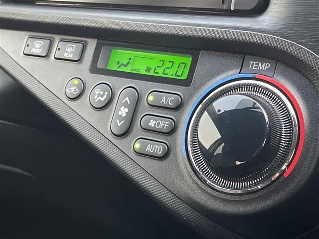 アクア Gブラックソフトレザーセレクション 純正メモリナビ/フルセグTV/バックカメラ/ルーフラッピング/レザーシート/ETC/アイドリングストップ/オートライト/ウィンカーミラー/電動格納ミラー/社外15インチAW/ローダウン/禁煙車(7枚目)