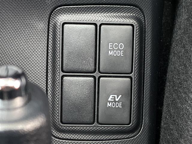 アクア Gブラックソフトレザーセレクション 純正メモリナビ/フルセグTV/バックカメラ/ルーフラッピング/レザーシート/ETC/アイドリングストップ/オートライト/ウィンカーミラー/電動格納ミラー/社外15インチAW/ローダウン/禁煙車(8枚目)