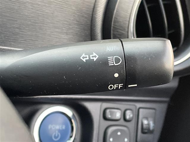 アクア Gブラックソフトレザーセレクション 純正メモリナビ/フルセグTV/バックカメラ/ルーフラッピング/レザーシート/ETC/アイドリングストップ/オートライト/ウィンカーミラー/電動格納ミラー/社外15インチAW/ローダウン/禁煙車(17枚目)