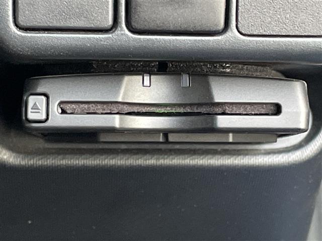 アクア Gブラックソフトレザーセレクション 純正メモリナビ/フルセグTV/バックカメラ/ルーフラッピング/レザーシート/ETC/アイドリングストップ/オートライト/ウィンカーミラー/電動格納ミラー/社外15インチAW/ローダウン/禁煙車(19枚目)