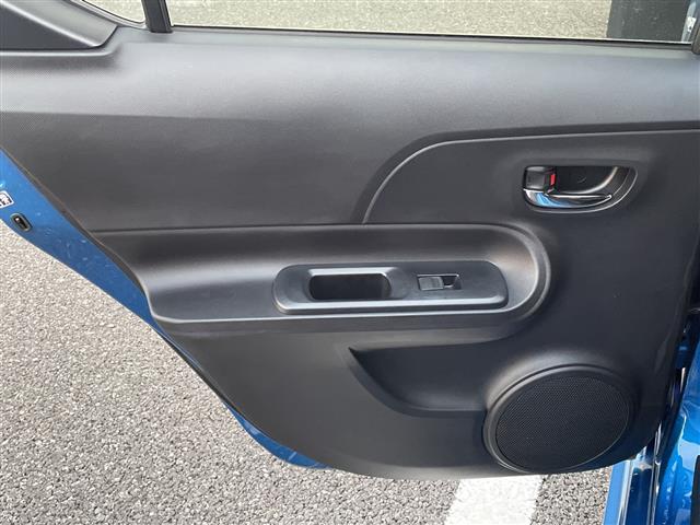 アクア Gブラックソフトレザーセレクション 純正メモリナビ/フルセグTV/バックカメラ/ルーフラッピング/レザーシート/ETC/アイドリングストップ/オートライト/ウィンカーミラー/電動格納ミラー/社外15インチAW/ローダウン/禁煙車(29枚目)