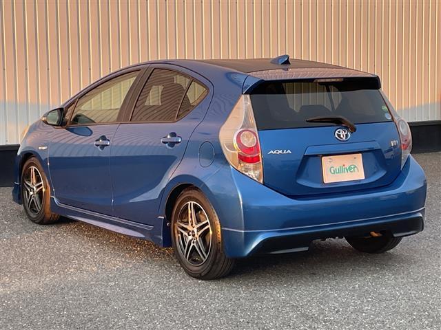 アクア Gブラックソフトレザーセレクション 純正メモリナビ/フルセグTV/バックカメラ/ルーフラッピング/レザーシート/ETC/アイドリングストップ/オートライト/ウィンカーミラー/電動格納ミラー/社外15インチAW/ローダウン/禁煙車(40枚目)