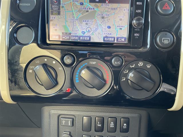 FJクルーザー ファイナルエディション 純正SDナビ/フルセグTV/バックカメラ/クルーズコントロール/横滑り防止装置/ETC/フォグランプ/電動格納ミラー/純正20インチAW/シートリフター/フロアマット/コーナーセンサー/(6枚目)