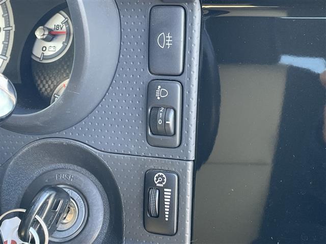 FJクルーザー ファイナルエディション 純正SDナビ/フルセグTV/バックカメラ/クルーズコントロール/横滑り防止装置/ETC/フォグランプ/電動格納ミラー/純正20インチAW/シートリフター/フロアマット/コーナーセンサー/(8枚目)