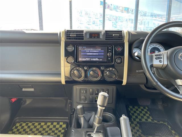 FJクルーザー ファイナルエディション 純正SDナビ/フルセグTV/バックカメラ/クルーズコントロール/横滑り防止装置/ETC/フォグランプ/電動格納ミラー/純正20インチAW/シートリフター/フロアマット/コーナーセンサー/(12枚目)