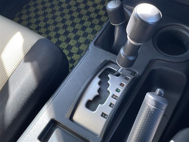 FJクルーザー ファイナルエディション 純正SDナビ/フルセグTV/バックカメラ/クルーズコントロール/横滑り防止装置/ETC/フォグランプ/電動格納ミラー/純正20インチAW/シートリフター/フロアマット/コーナーセンサー/(13枚目)