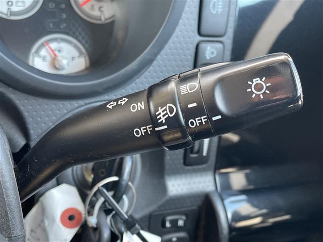 FJクルーザー ファイナルエディション 純正SDナビ/フルセグTV/バックカメラ/クルーズコントロール/横滑り防止装置/ETC/フォグランプ/電動格納ミラー/純正20インチAW/シートリフター/フロアマット/コーナーセンサー/(18枚目)