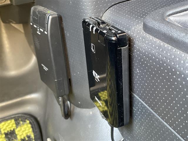 FJクルーザー ファイナルエディション 純正SDナビ/フルセグTV/バックカメラ/クルーズコントロール/横滑り防止装置/ETC/フォグランプ/電動格納ミラー/純正20インチAW/シートリフター/フロアマット/コーナーセンサー/(20枚目)