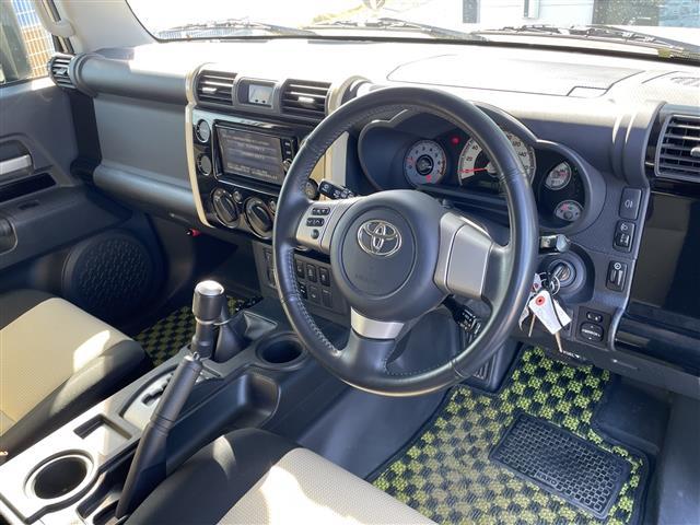 FJクルーザー ファイナルエディション 純正SDナビ/フルセグTV/バックカメラ/クルーズコントロール/横滑り防止装置/ETC/フォグランプ/電動格納ミラー/純正20インチAW/シートリフター/フロアマット/コーナーセンサー/(23枚目)