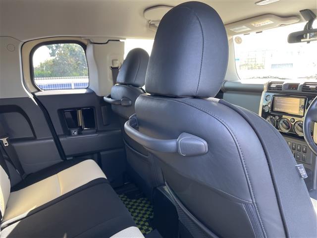 FJクルーザー ファイナルエディション 純正SDナビ/フルセグTV/バックカメラ/クルーズコントロール/横滑り防止装置/ETC/フォグランプ/電動格納ミラー/純正20インチAW/シートリフター/フロアマット/コーナーセンサー/(27枚目)