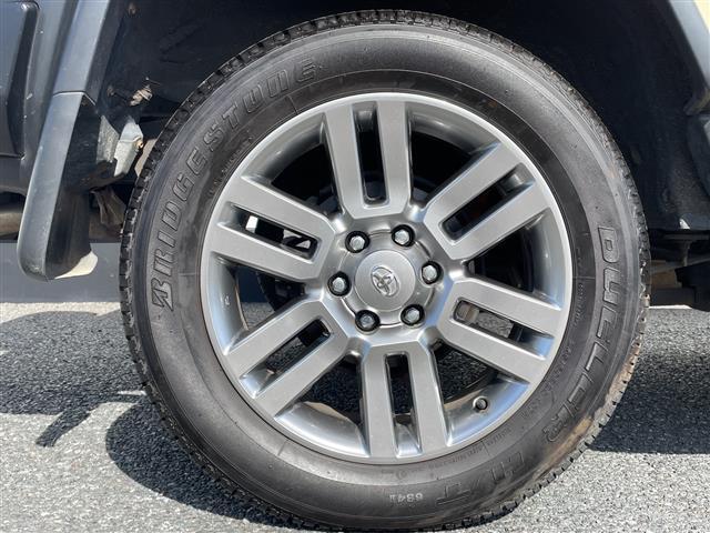 FJクルーザー ファイナルエディション 純正SDナビ/フルセグTV/バックカメラ/クルーズコントロール/横滑り防止装置/ETC/フォグランプ/電動格納ミラー/純正20インチAW/シートリフター/フロアマット/コーナーセンサー/(37枚目)