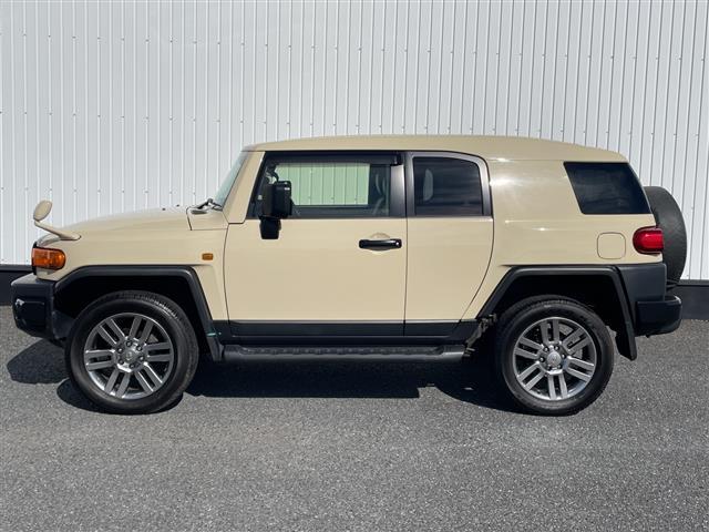 FJクルーザー ファイナルエディション 純正SDナビ/フルセグTV/バックカメラ/クルーズコントロール/横滑り防止装置/ETC/フォグランプ/電動格納ミラー/純正20インチAW/シートリフター/フロアマット/コーナーセンサー/(38枚目)