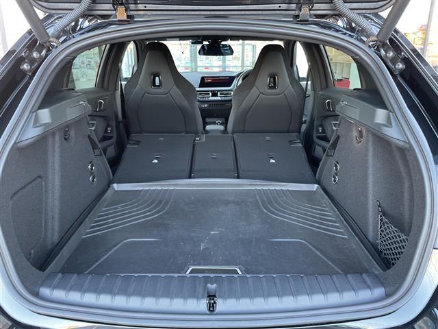 1シリーズ M135i xDrive 10インチiDriveナビ/前後ドラレコ/ヘッドアップディスプレイ/ブラインドスポットモニター/アクティブクルーズコントロール/ワイヤレス充電/バックカメラ/シートヒーター/スペアキー/禁煙車/保証書(26枚目)