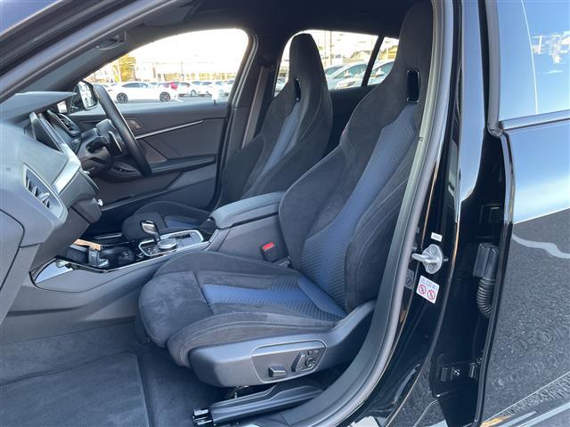 1シリーズ M135i xDrive 10インチiDriveナビ/前後ドラレコ/ヘッドアップディスプレイ/ブラインドスポットモニター/アクティブクルーズコントロール/ワイヤレス充電/バックカメラ/シートヒーター/スペアキー/禁煙車/保証書(29枚目)