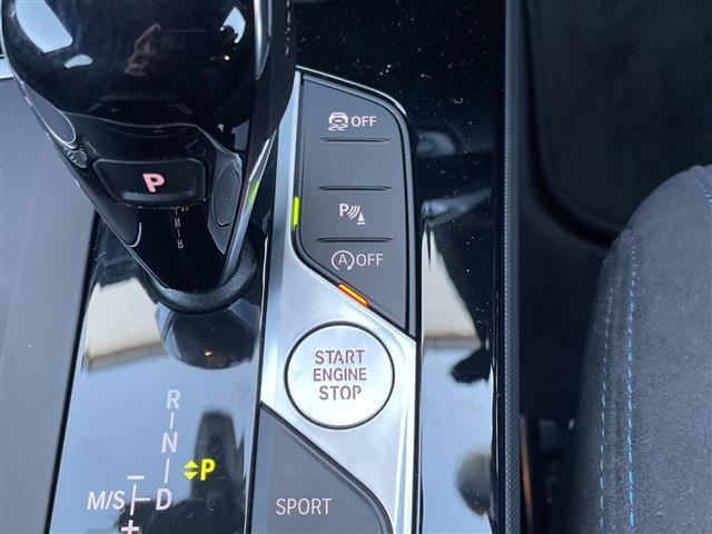 1シリーズ M135i xDrive 10インチiDriveナビ/前後ドラレコ/ヘッドアップディスプレイ/ブラインドスポットモニター/アクティブクルーズコントロール/ワイヤレス充電/バックカメラ/シートヒーター/スペアキー/禁煙車/保証書(33枚目)